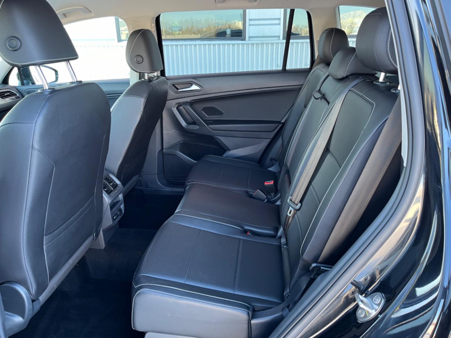 2021 Black /black leather Volkswagen Tiguan SE 4Motion AWD (3VV2B7AX1MM) with an 2.0L L4 DOHC 16V TURBO engine, 8A transmission, located at 1960 Industrial Drive, Wasilla, 99654, (907) 274-2277, 61.573475, -149.400146 - Photo#12